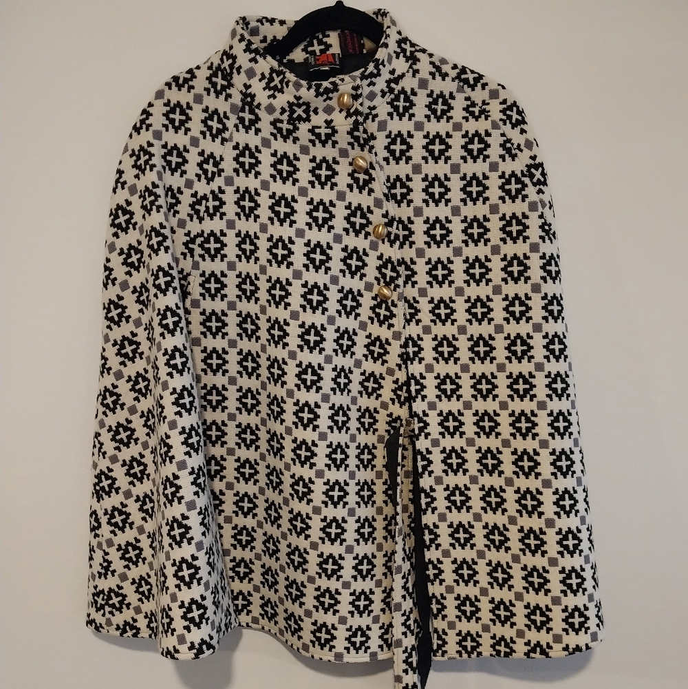 Welsh Woollens Vintage Black & Cream Pattern 100% Wool Snap Closure Cape